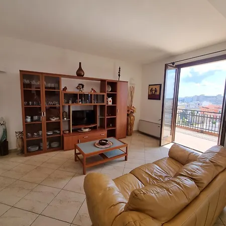 Attico Vista Mare Apartment *